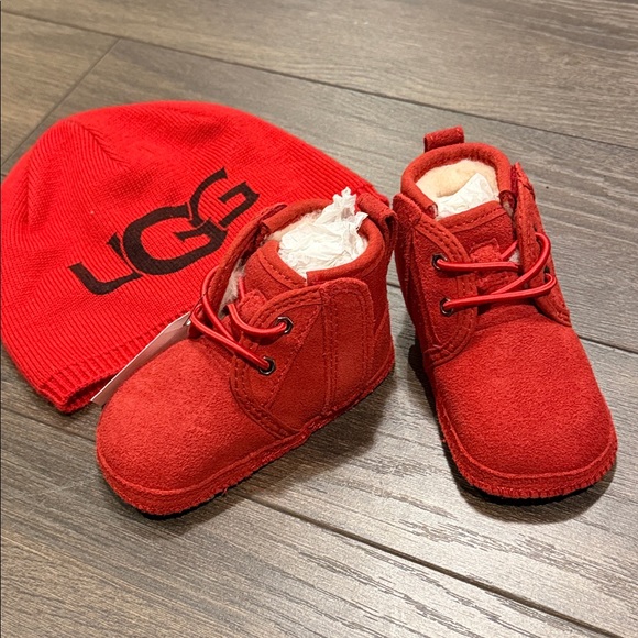 UGG red infant bootie and hat BNWT - Picture 2 of 4